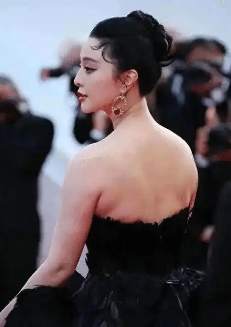 上桌被劝退,遭华鼎奖侮辱,42岁范冰冰近照曝光|董璇|娱乐圈|高云翔|女