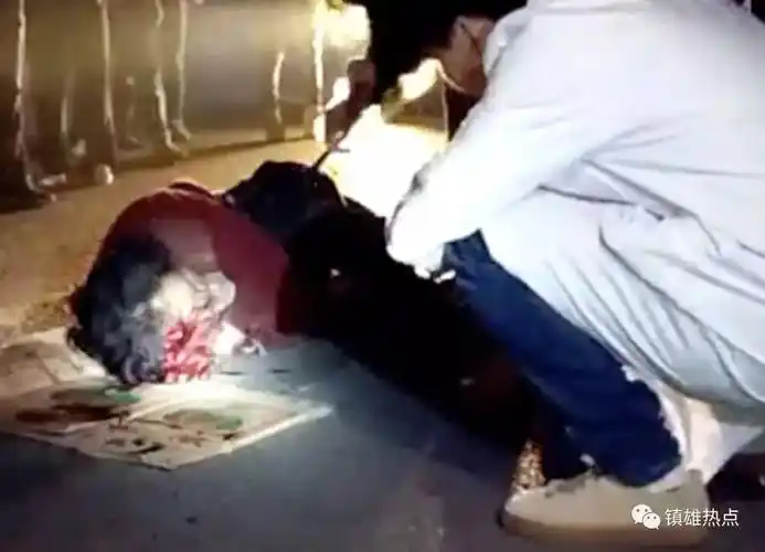 突发镇雄孤寡老人被撞头部脑浆流出肇事车辆逃逸附现场实况影像