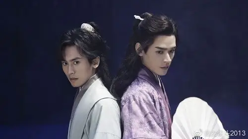 的直播,录制了《王牌对王牌》,粉丝见面会直播,合体拍时尚芭莎等