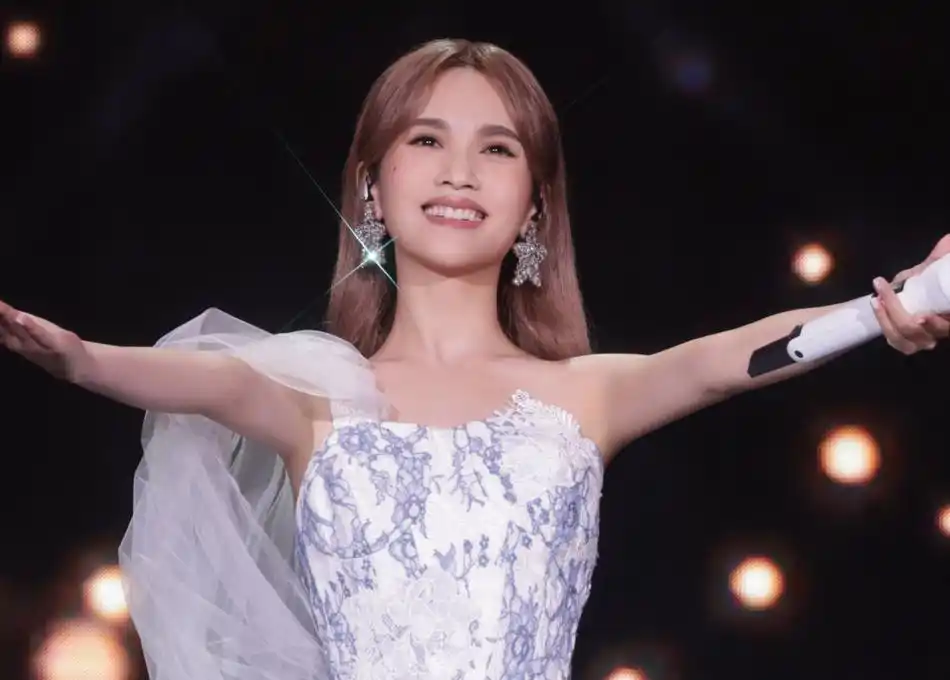 杨丞琳言论风波升级涉及地域黑或被处罚台湾名嘴讽刺她读书少