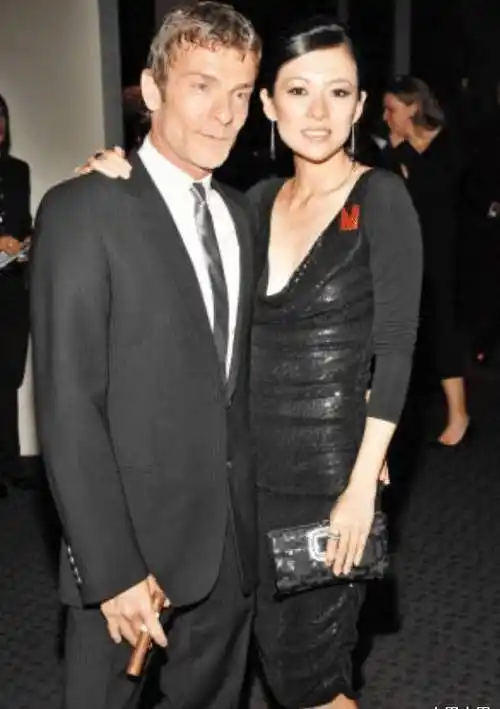 章子怡前男友近照,光头形象配大胡子,这样的他谁能认得出?