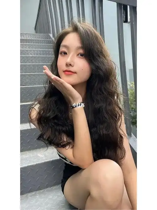 中长发女生法式烫发!