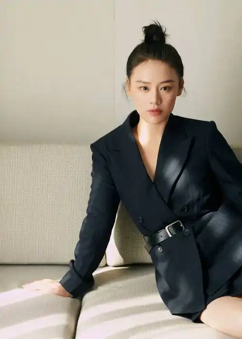 马思纯首次否认生子传闻,因为肚子赘肉问题,总是上热搜_身材_张哲轩