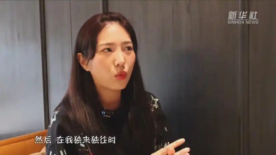 "90后"上海姑娘的身上,她就是近日在网上被誉为"正能量女孩"的蕾欧娜