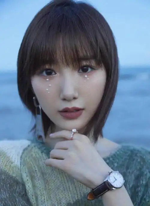 回顾毛晓彤刚出生被父亲扔垃圾桶爆红后被父亲索要5000万赡养费