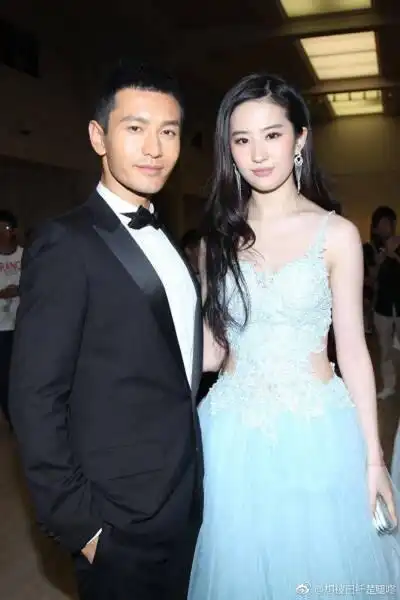 刘亦菲 黄晓明 合照