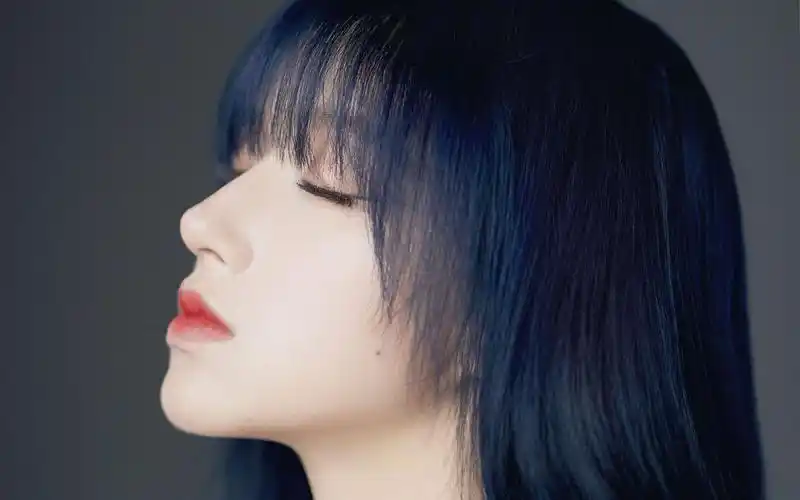 程潇淡蓝西装酷美壁纸又甜又酷程潇