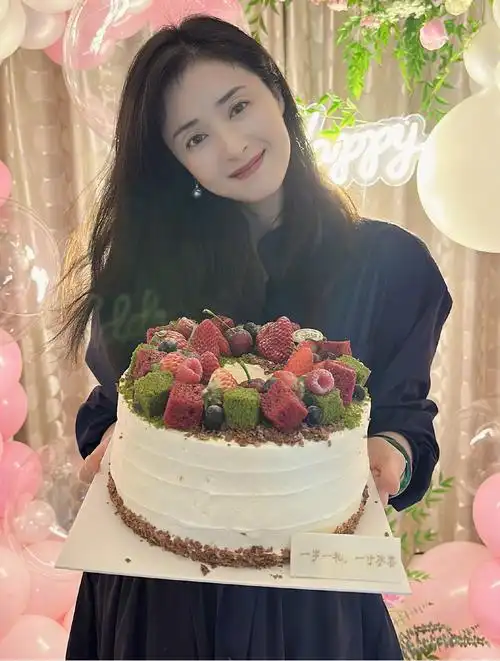 40岁蒋欣晒生日现场照