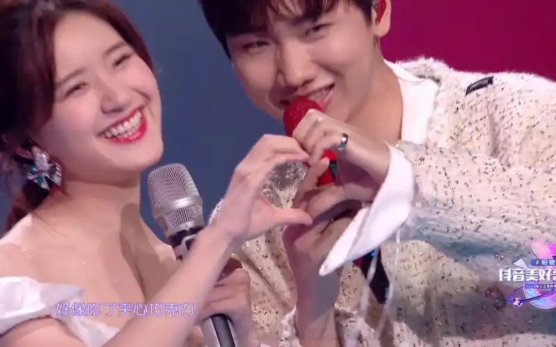 妈妈啊好甜啊!汪苏泷赵露思小甜歌串烧《我和你 夏天的风 万有引力》
