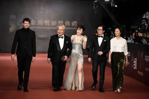 54届台湾电影金马奖红毯:小s妖娆造型与舒淇斗艳