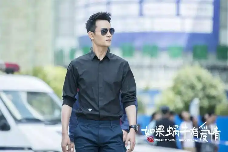 《如果蜗牛有爱情》热播 王凯开启正装"撩妹"模式