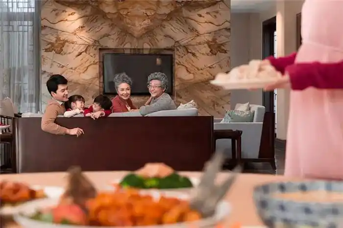 或许这些话会告诉你~三代同堂,父母,夫妻,孩子一家人住在一起其乐融融