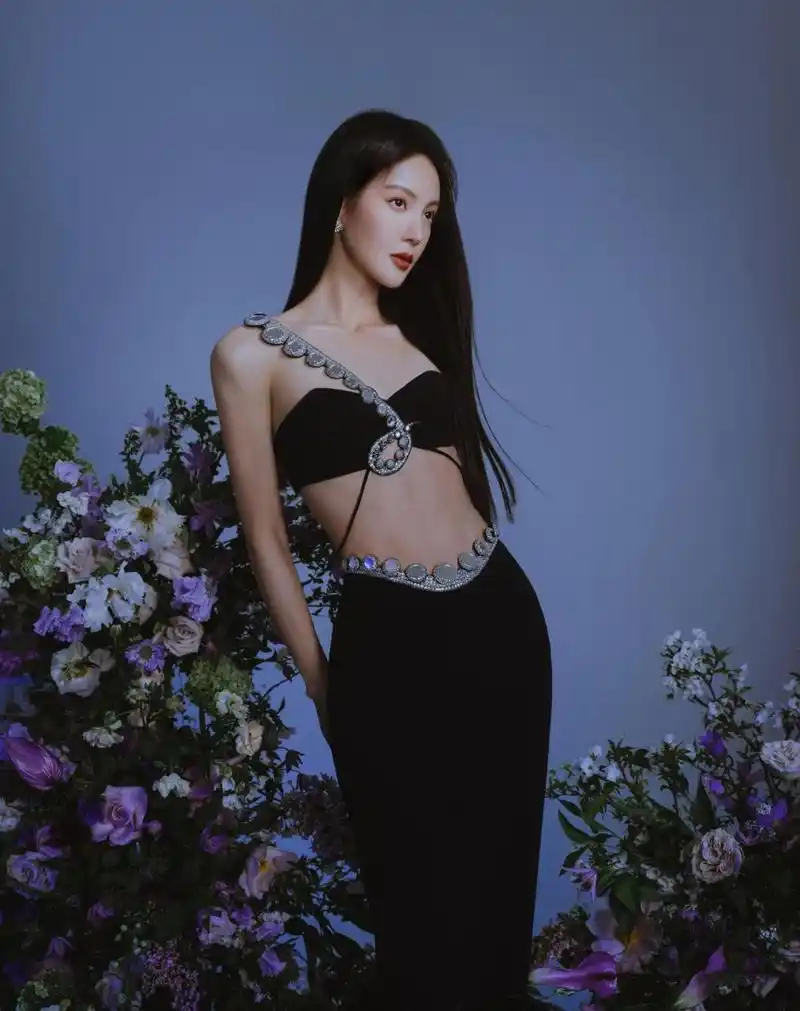 金晨微博之夜自带盒饭,说上次差点饿死,网友:你那一盒,我宁愿饿死[笑