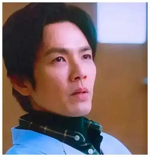 钟汉良最新路透面部浮肿没有皱纹网友撞脸童安格打完针还没消肿