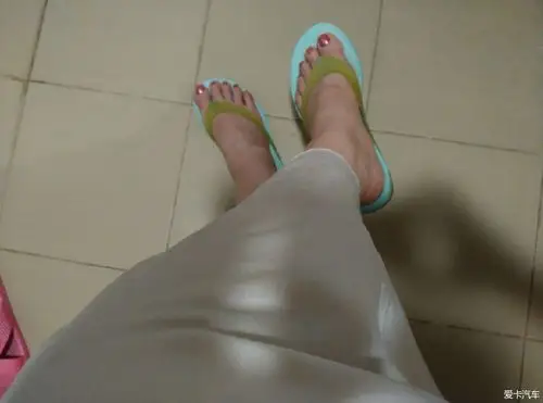 > 劳动人民家庭里女人的脚