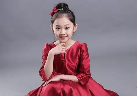 11岁女孩主持人舞台长发扎发pick 大女童流行演出扎发气场十足_发型