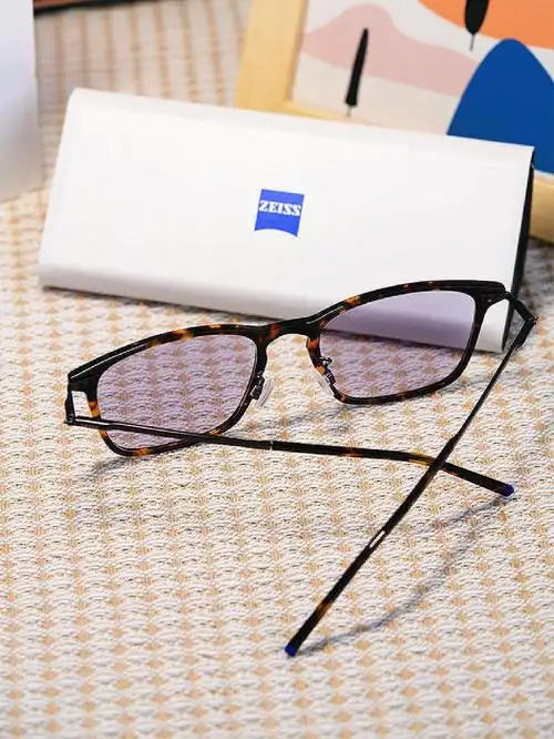 这真的是我选择过的眼镜片中zui喜欢的以后的镜片我只认准蔡司家!