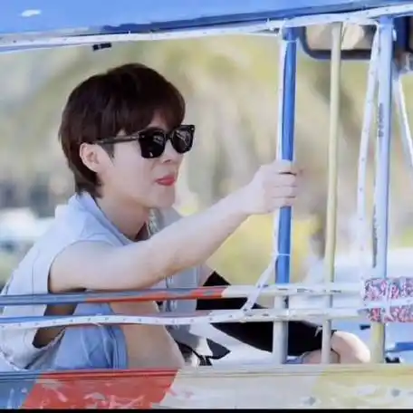 鹿晗戴墨镜好酷