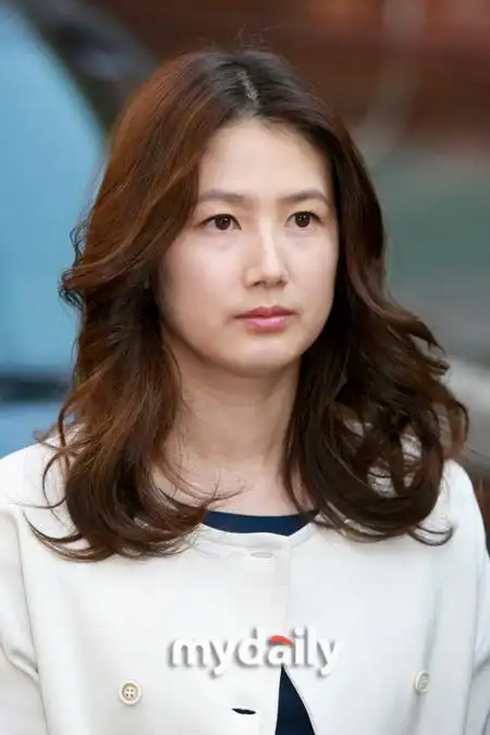 p>沈银河,1972年9月23日出生于韩国京畿道金浦市,韩国女演员.