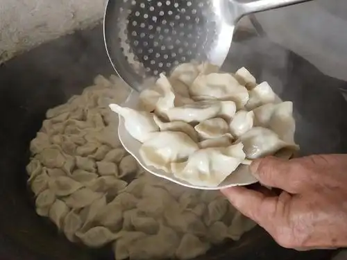 原创饺子好吃关键看馅,大锅煮饺子一锅出十几盘,皮薄馅大全家爱吃