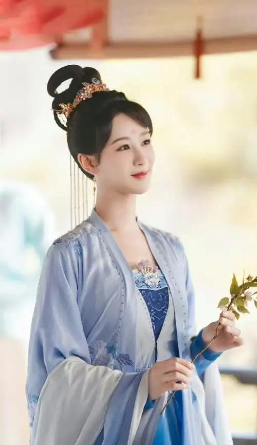 杨紫长相思路透造型##杨紫古装路透