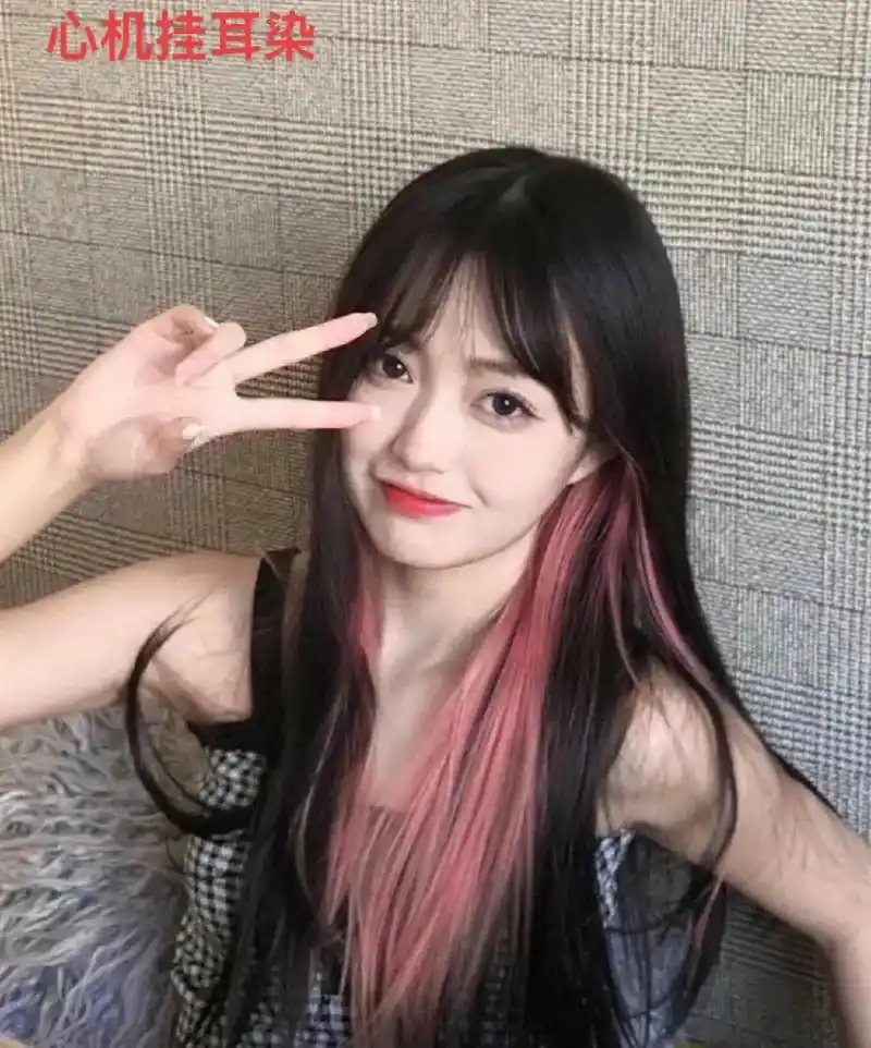 心机挂耳染.绝绝子真的太好看了  双色染发上面深棕色搭配下面 - 抖音