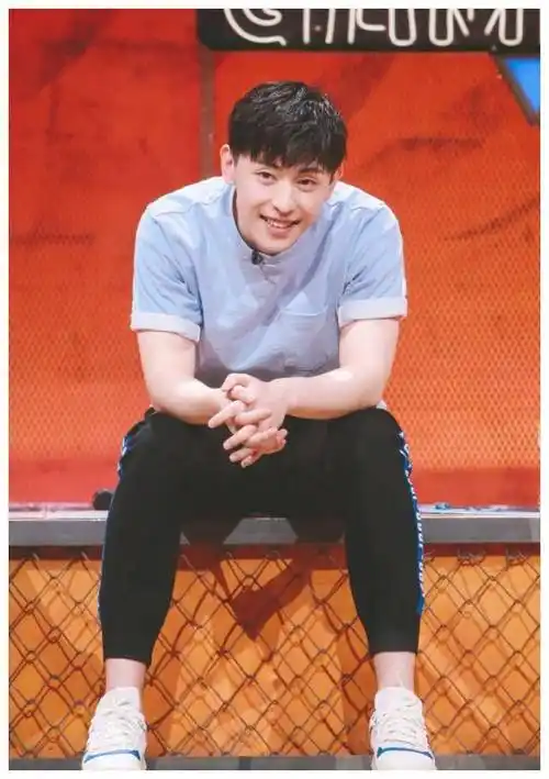 邓伦真逗穿一双高跟篮球鞋上活动类节目就不拍扭伤脚