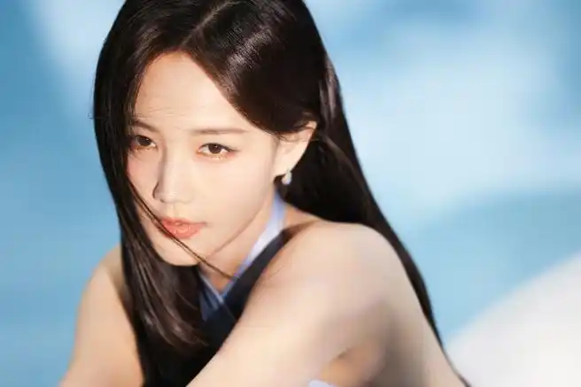 李一桐丝绸蓝裙