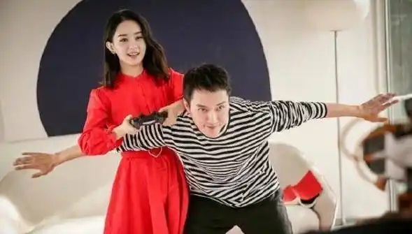 口抹红唇罕见浓妆出镜,与粉丝互动细节看出人品_颖宝_冯绍峰_妻子