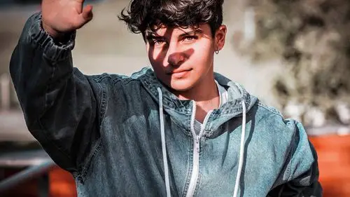 帅气的外国男神图片壁纸_明星图片_精品库