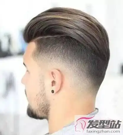 男生后脑勺层次发型 简约吸睛打造酷炫潮男