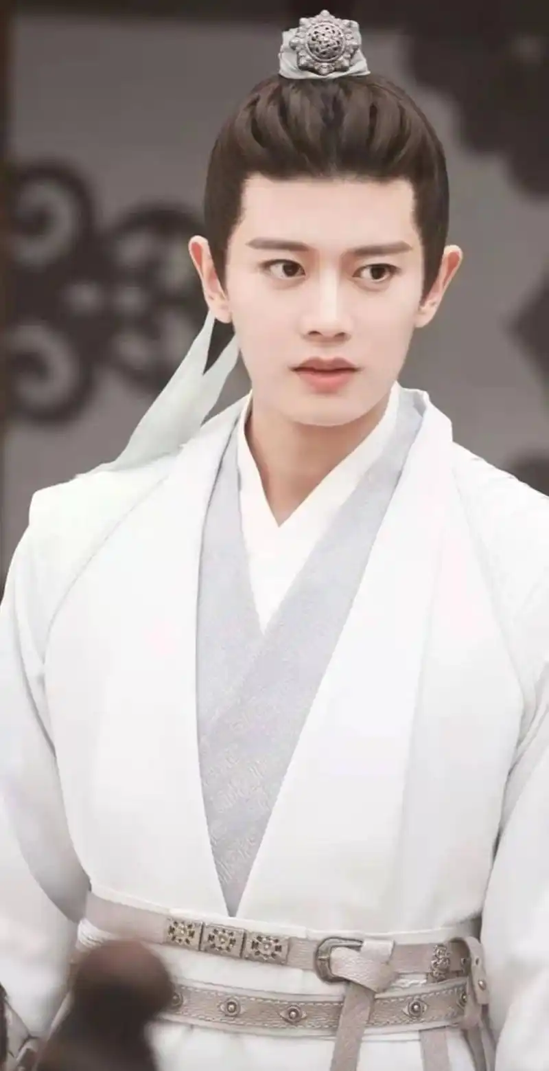 古装内娱的天花板?任嘉伦新剧造型把巅峰"陆大人"拉下神坛