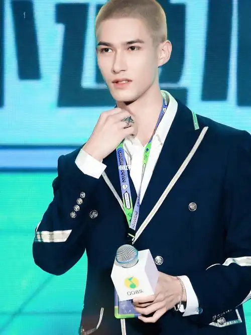 帅到让人无法自拔_创造营_米卡_创造营2021米卡_娱乐_明星娱乐资讯