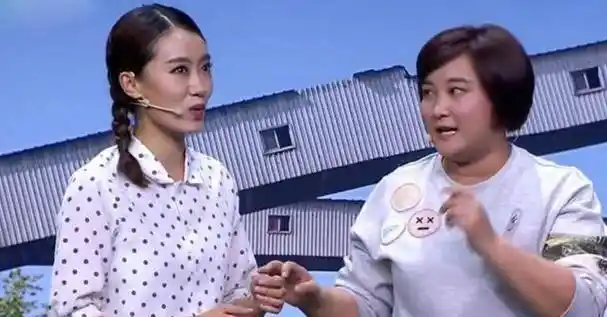 张小斐发合照为贾玲庆生,二人体型悬殊,网友吐槽贾玲又胖了_身材_减肥