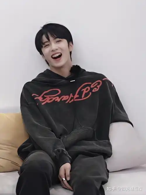 刘耀文有哪些惊艳到你的照片? - 知乎