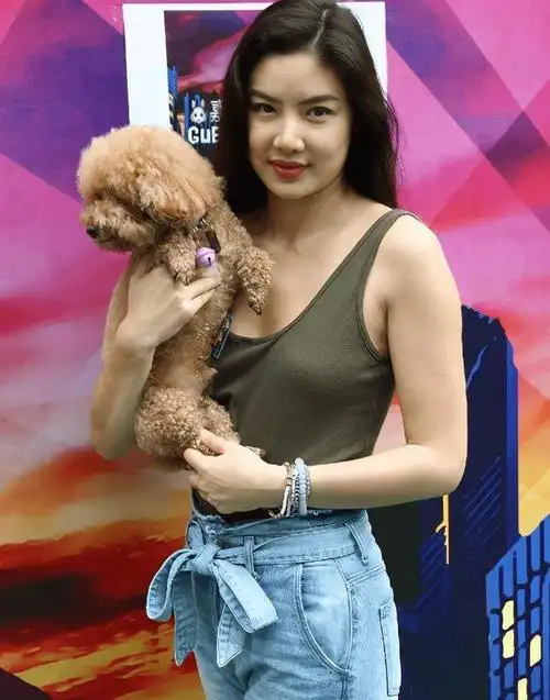 乐基儿怎么胖成这样!