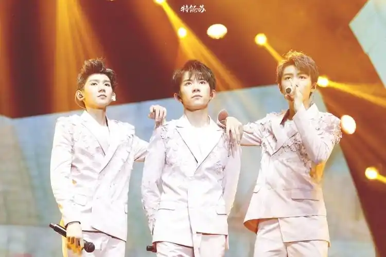 2017tfboystfboys四周年演唱会(南京站2)_高清图片大全-爱豆app