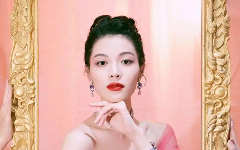 钟楚曦复古优雅写真桌面壁纸