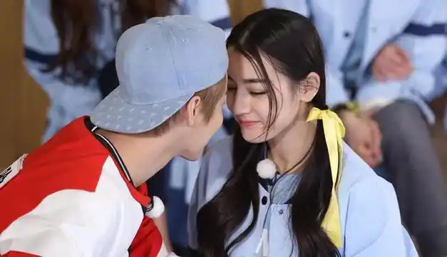 才明白为何鹿晗和关晓彤能挺过七年之痒原来高攀的不是她