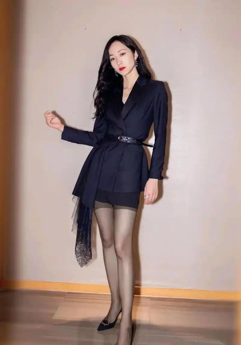 韩雪的腿,晒的好黑!