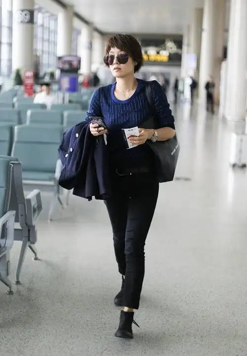 马伊琍穿贴身衣秀身材 见镜头露笑可爱满分 - 星辰影院