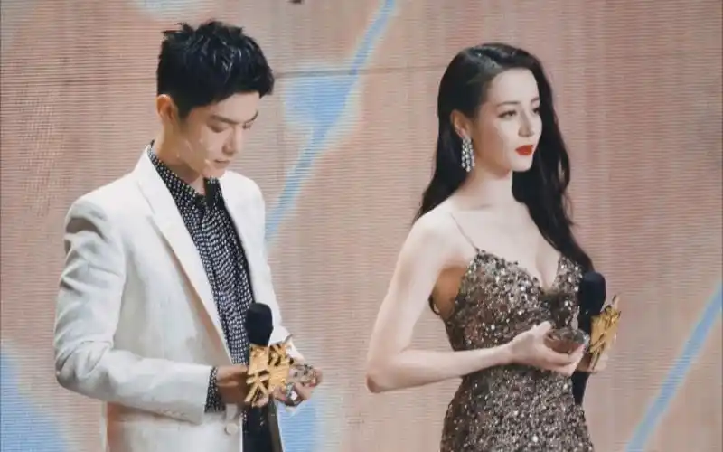 肖战迪丽热巴同框合集‖每一次相遇顶峰见证彼此的成长_哔哩哔哩_bili