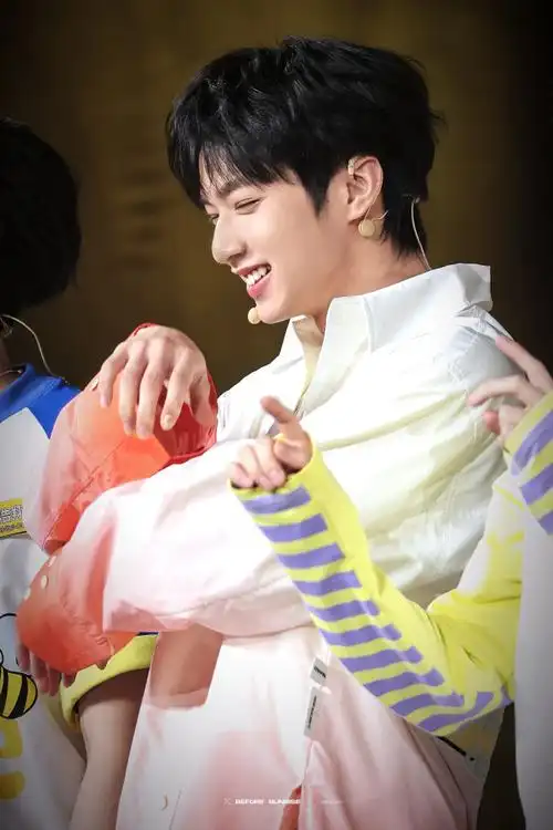 刘耀文康师傅冰红茶品牌代言人