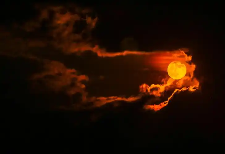 容美夜空的超级月亮