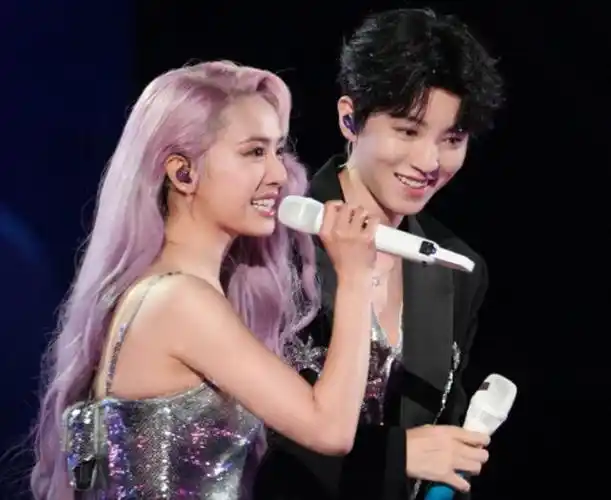 被"双j"接连邀请,24岁的王俊凯,终于证明自己的"江湖地位"|王源