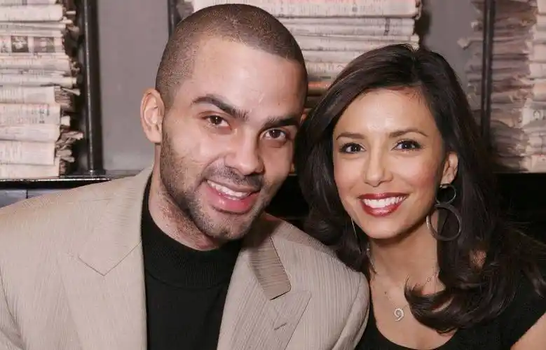 更有意思的是,伊娃曾在接受采访时爆料,帕克是她的床上良师益友.