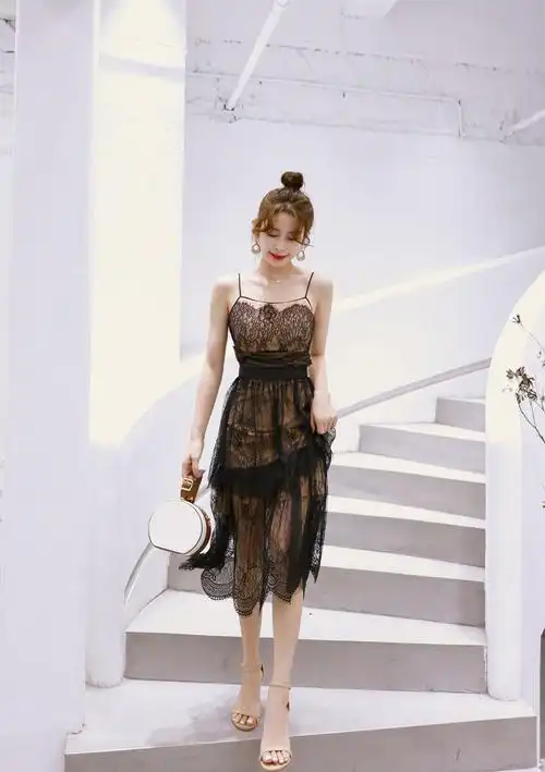 女装夏季性感抹胸收腰字大摆裙吊带蕾丝连衣裙性感女装今年很火的2020