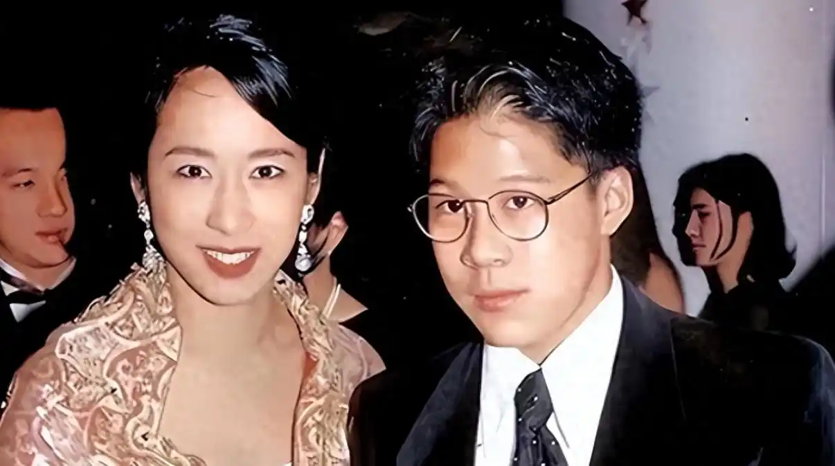 曝66岁朱玲玲二次净身出户离婚,她的一生都在为长子霍启刚铺路