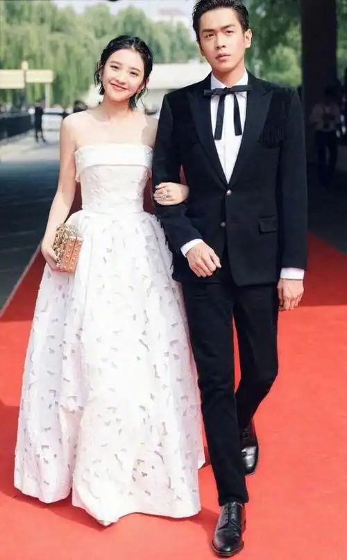 张若昀唐艺昕月底完婚网曝韩庚卢靖姗也已登记结婚