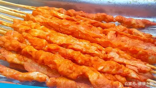 鸡柳串,小时候想吃买不起,现在却是家乡大街小巷的廉价美味小吃.